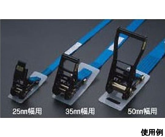 35mm 荷締機用バックルシート 角度を変えて撮影されたバックルシート、前面に印刷された情報が明瞭に見える状態。