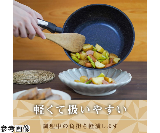 ルジョマーブル IH フライパン 28cm なめらかな表面と美しい模様が特徴のフライパン、取っ手が付いている状態。
