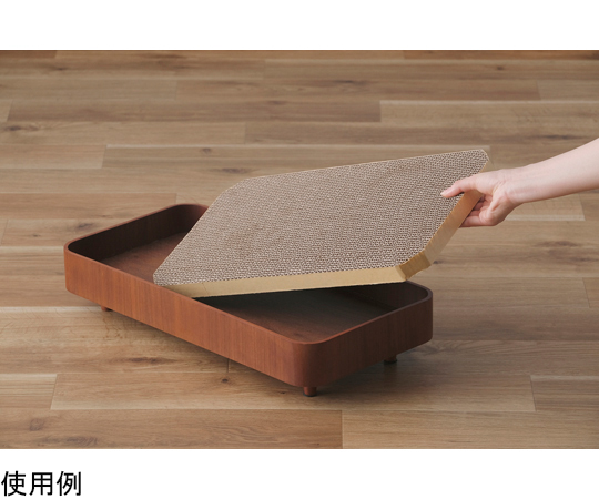 プライウッド爪とぎケース ウォールナット 角度を変えたデザインの全体像、テクスチャが表現されたブランケット付き。