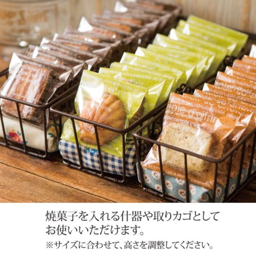 フラワー什器 ワイヤー角底カゴ-M ダークブラウン(6個) ヘッズ ダークブラウンのワイヤー角底カゴが6個並んでいる様子