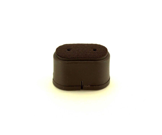 ワイドフェルトキャップ　長丸脚用　22-28mm×44-50mm　濃茶　4個入 濃茶のフェルトキャップがパッケージに4個収められた状態