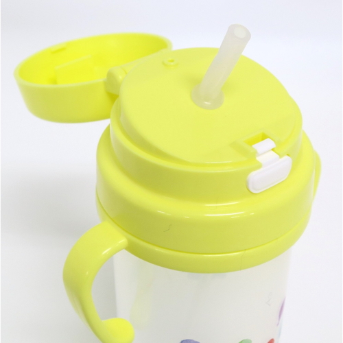 ベビー用ストローボトル ミールタイム 370ml 2WAY ハンドル付き ベビー用 キャラクター キャラクター柄が施されたハンドル付きボトルの側面が見える状態