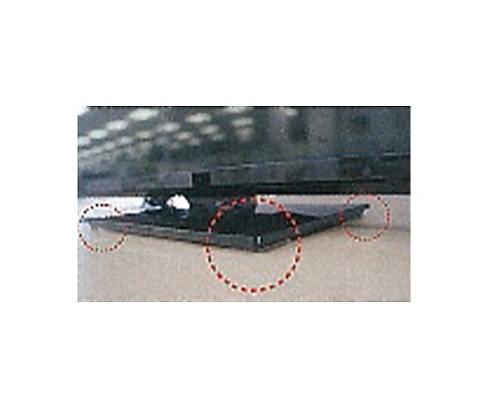 40x 40x3mm 耐震ベース(クリア/4個) 透明な耐震ベースが並んでいる様子