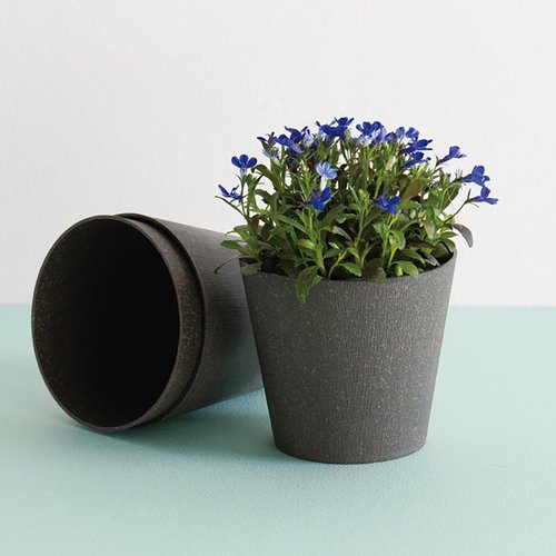 贈答箱 WDY-POCS ウッディフラワーアレンジポット-S/チャコール(10個) ヘッズ 全体的に茶色のテクスチャーが施されたアレンジポットが10個整然と並んでいる様子