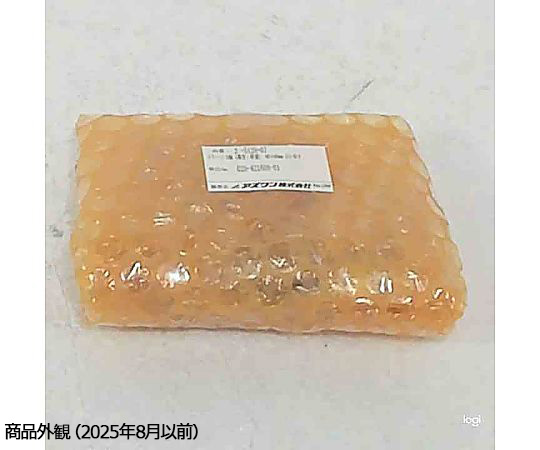 ステージ　X軸（薄型・軽量）　60×60mm 黒い背景に置かれた薄型の四角い製品が前面から見える状態