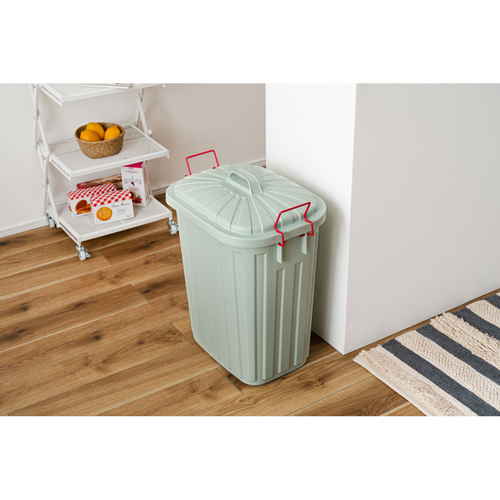 ゴミ箱　タフカン60L　ブルーグレー 容量が強調された横からの斜めビュー、シンプルなデザインの外観。