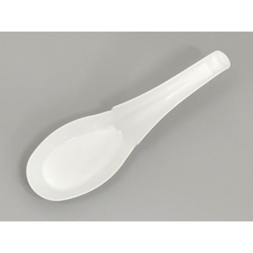 使い捨てレンゲ レンゲスプーン 140mm バラ アサヒ徳島 パッケージに包まれた透明なレンゲが横向きに並んでいる様子