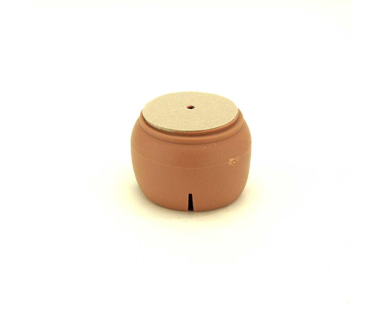 ワイドフェルトキャップ　角脚用　36-50mm　薄茶　4個入 複数個入りのパッケージが上から見え、薄茶色のフェルトキャップが並んでいる状態