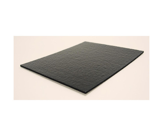 すべり止めフェルト　フリーサイズ　100×120mm 白いベースに黒い丸模様が施されたフェルトシートが表面に見える状態