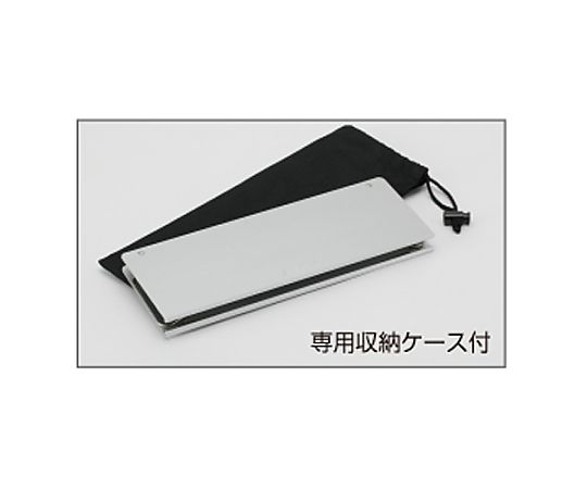297x110x 19mm テーブル(軽量/折畳式) 折りたたまれた状態で収納された軽量テーブルが見える。