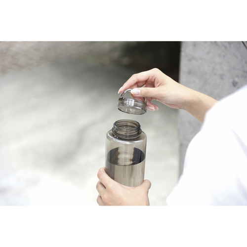 水筒　1L　ウォーターボトル　mlte　EDGE　Bottle　1000　ブラウン ブラウンのボトルが正面から見える状態で、洗練されたデザインの質感が際立っている。
