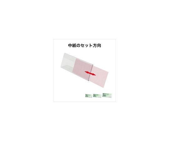 PETカード立 透明なプラスチック製のスタンドにカードが固定された様子