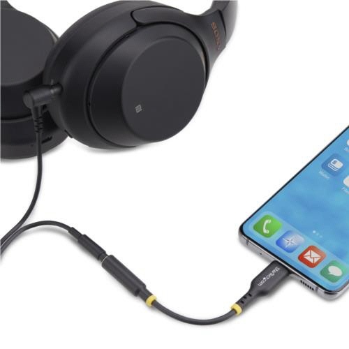 USB-C　3.5mmオーディオ変換アダプター　1個 商品の上部に端子がある接続部分が見える状態