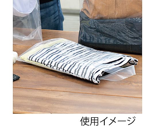手提げポリ袋 ポリチャームバッグ S ナチュラル 表記入り 50枚入 白地の透明なポリ袋がスタックされ、上部に持ち手部分が見える様子