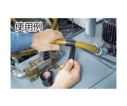 一般用両面テープ N0.500 25mm×20m ホワイト 丸形のロール状で、白いテープがラベルに包まれた状態