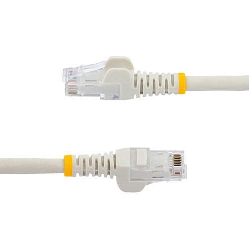 カテゴリ6　LANケーブル　RJ45モールドコネクタ　ツメ折れ防止　10m　ホワイト　1本 コネクタ部分が強調され、白色のケーブルが直線的に伸びている状態