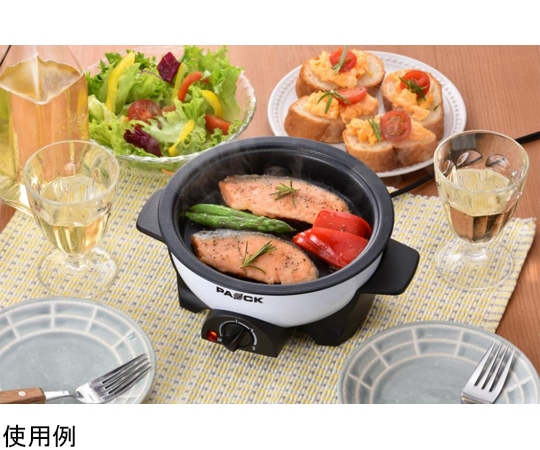 ミニグリルパン 16cm ツルツルとした表面のミニグリルパンがしっかりと角度をつけて置かれている様子
