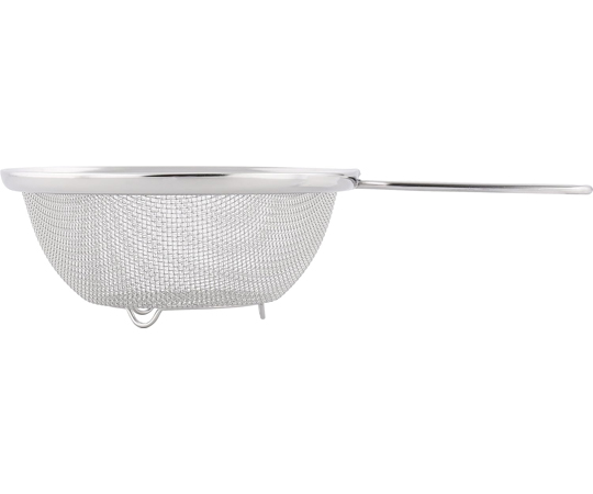 SUI マイスター 片手ざる 15cm 商品の取っ手が上向きになった状態での斜めからの視点