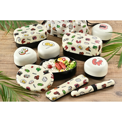 弁当箱　480ml　1段　布貼小判一段弁当　480　OKA’S 布地で覆われた小判型の弁当箱が正面から見える状態。
