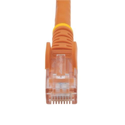 カテゴリ6　LANケーブル　RJ45モールドコネクタ　ツメ折れ防止　3m　オレンジ　1本 オレンジ色のケーブルがしっかりと伸びている様子、両端にはモールドコネクタが見える。