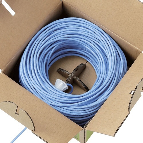 CAT6A対応　長尺LANケーブル　ブルー　100m　RoHS指令準拠(10物質)　1箱 全体が青色の長尺LANケーブルが箱に収められた状態