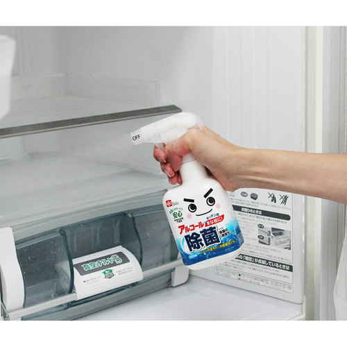 アルコール除菌 まな板 除菌 除菌の激落ちくん 320ml ボトルが正面を向き、内容物が透けて見える状態