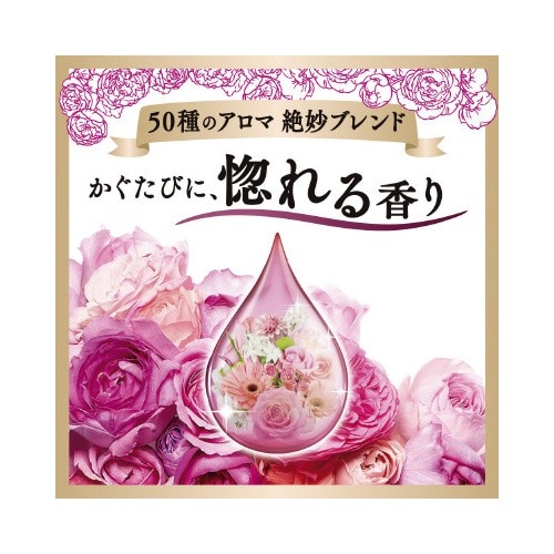 ハミングFフレグランスフローラルスウィート2L×4 全体が鮮やかな花柄のデザインのパッケージが並ぶ様子