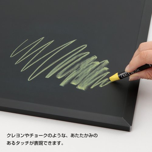 売場備品 チョークパステル スカイブルー 友屋 側面から撮影されたパステルのパッケージが立てられ、鮮やかなスカイブルーの色合いが際立っている様子。