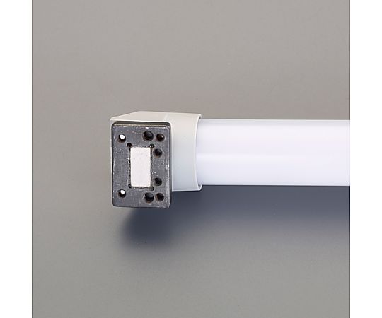 AC100V/16W 照明灯/LED(防滴型) 明るいLED照明が防滴仕様で展示されている様子