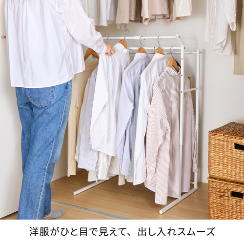 ハンガーラック　クローゼット　3　連　縦横伸縮タイプ 横から見たときに伸縮した状態のラックが配置されている様子