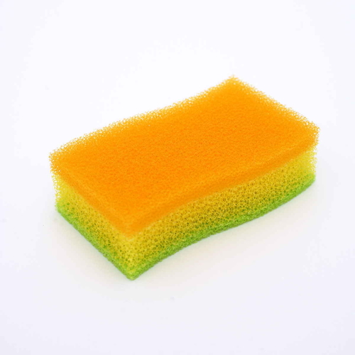 キッチンスポンジ　ピカ王キッチンクリーナーベトベト汚れ用 鮮やかなパッケージに包まれた商品が正面から見える状態