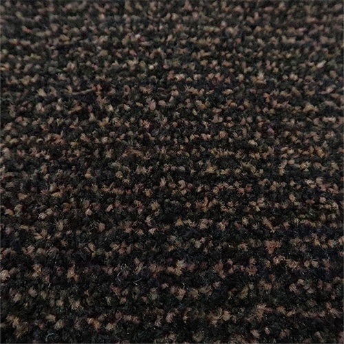 玄関マット　アイアンホース(ストライプ)　750×900mm　ブラック・ブラウン　1枚 横向きに配置されたストライプ柄のマット、黒と茶色のコントラストが際立つ。