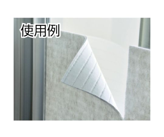冷気をブロック 窓ぴたシート ベージュ 1パック（3枚入） 封を開けた商品の真上からの視点、3枚のシートが重ねられている様子