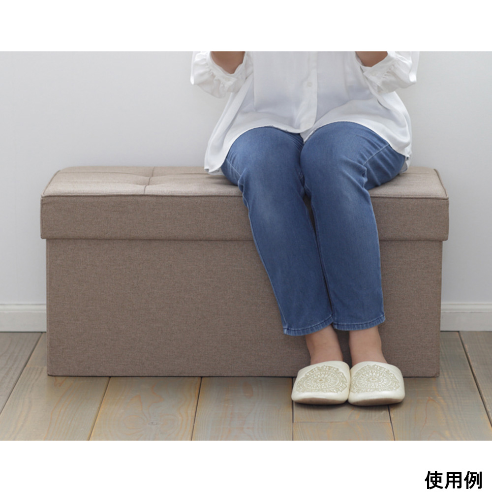 折りたたみ収納スツール（レギュラー） 約71L ブラウン 真上から撮影された折りたたんだ状態のスツール、機能的なデザインが強調されている。