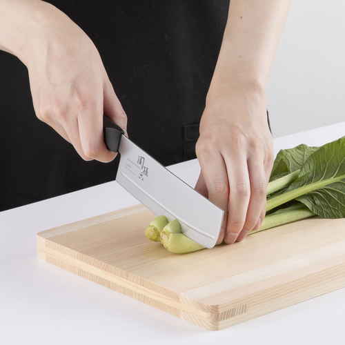 菜切り包丁　関孫六　しろねず　菜切　150mm 商品の刃先が真上から見える状態で、持ち手部分の質感や形状がはっきりとわかる。