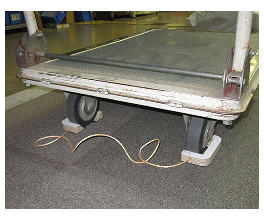 エコストッパー150 2個入 白 白いパッケージにシンプルなデザインが施された状態