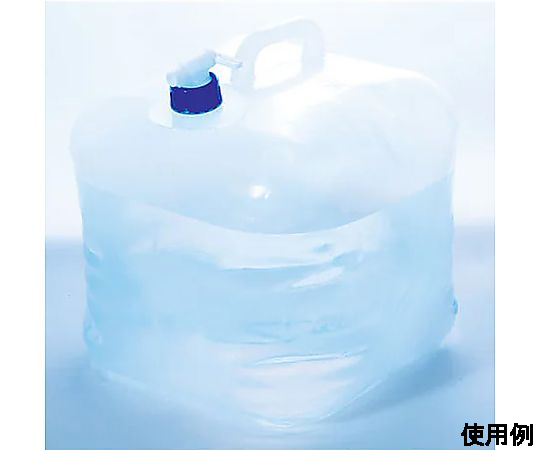 20L ウォータータンク 透明の容器が水を満たした状態で穏やかに置かれている様子