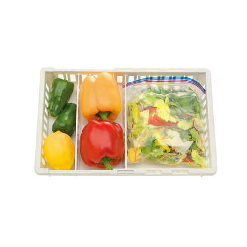 冷蔵庫収納　トトノ野菜・冷凍庫　伸縮ストッカー浅型　レギュラー 透明なプラスチック製の浅型収納ケースが並んでいる様子
