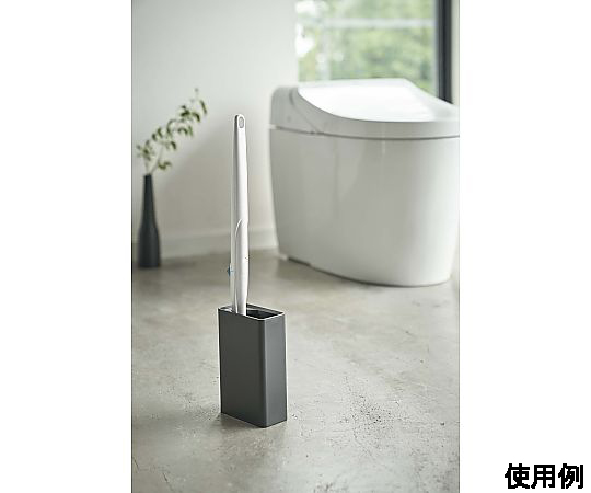 55x110x170mm 流せるトイレブラシスタンド(黒) 黒いトイレブラシスタンドが真上から見える状態、細長い形状でシンプルなデザインが際立っている。