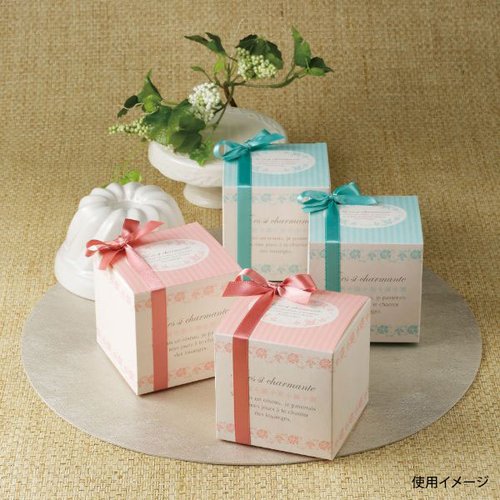 ギフト箱 ミルコブルー 石渡 [ケース販売] 青いギフト箱が並べられた状態で、蓋が開いて中身が見える様子