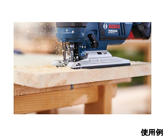 100mmx 6- 8T ジグソーブレード(木工用/3枚) パッケージが斜めから撮影されており、刃の形状やサイズが明確に見える状態。