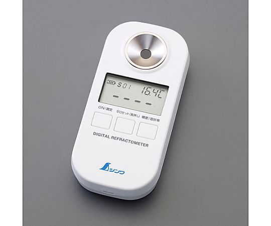 デジタル糖度計（防塵・防水型） 非接触式で測定値が表示されたディスプレイが手に持たれている様子