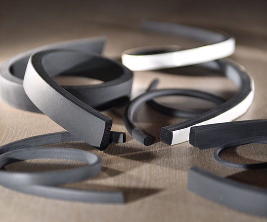 ホクトン　超軟質EPDMスポンジ角紐　テープ付　10mm×10mm　5m