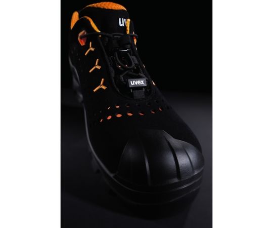 2 VIBRAM レースアップブーツ25.5CM S3 HI HRO SRC ブーツの前面が正面から見える状態で、紐がしっかりと結ばれている様子。