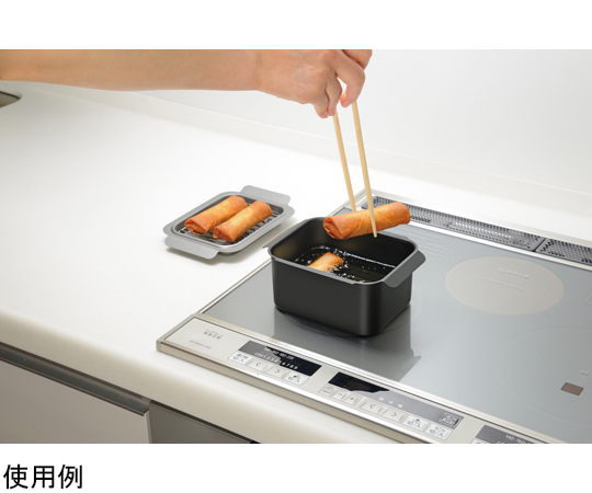 ポコフリット IH角型揚げ鍋 ミニ アミ付 深い鍋の内側が確認できる、フタが外された状態