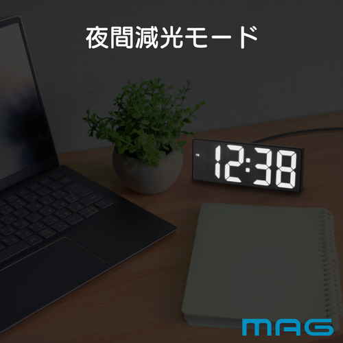 置き時計　デジタルLED置時計　フラットアワー 単色のフラットデザインで、光を反射するLEDディスプレイが見える状態