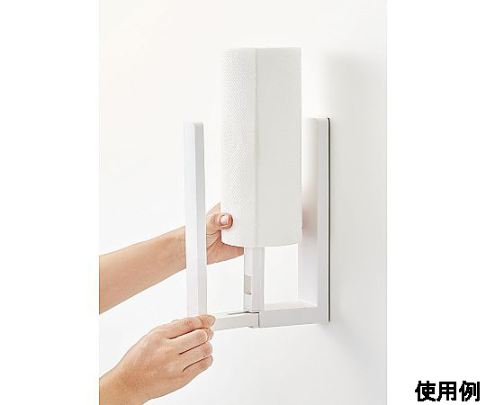 50x102-175x245mm ペーパーホルダー(マグネット) 商品がマグネットで固定された状態で、シンプルなデザインが際立つ。
