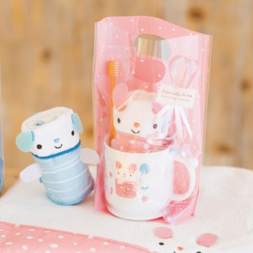 スタンド袋 ドットPPスタンドバッグ ピンク-2(50枚) ヘッズ 袋が立った状態で、透明なドット模様が目立つピンク色。