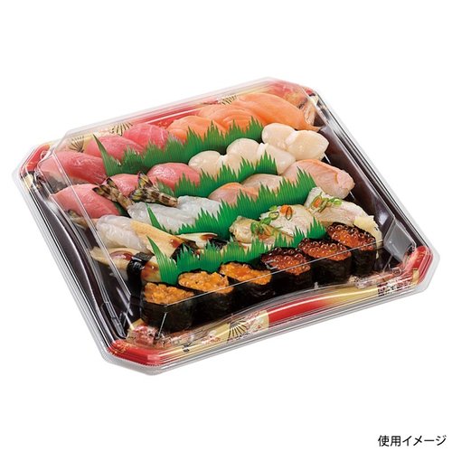刺身容器 美彩31-31 本体 金フチ扇 エフピコ 金色の縁取りが施された扇型の容器が見える状態