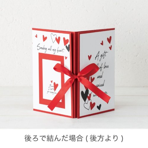 ギフト箱 ハートフルギフトステージボックス-M(4個) ヘッズ 色とりどりのハートをあしらった美しいデザインのギフト箱が並んでいる様子